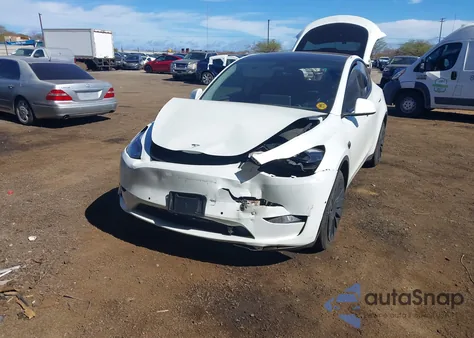 2022 Tesla Model Y Long Range Dual Motor All-Wheel Drive z USA, uszkodzony, nr VIN 7SAYGAEE8NF540779